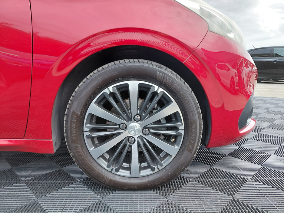 Peugeot 208 Peugeot 208, 1.2 petrol, auto, alloys, — thumbnail 2