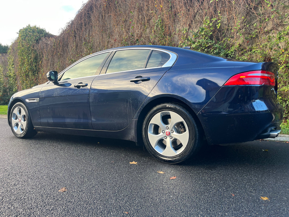 Jaguar XE 2.0 D Prestige Manual 180PS — thumbnail 8