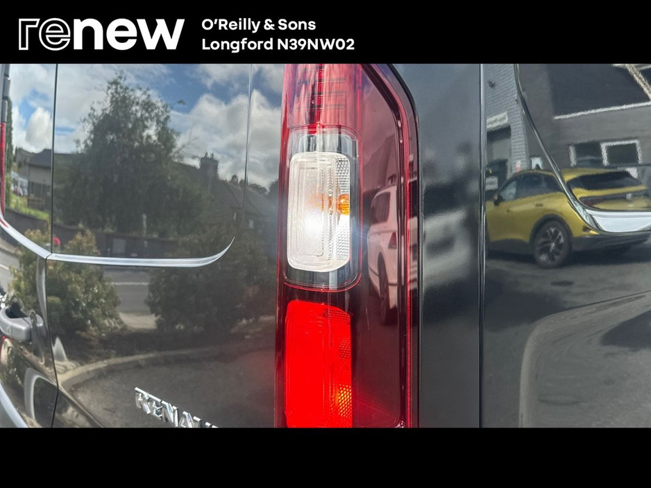 2026 Renault Trafic 2L Diesel For Sale Images