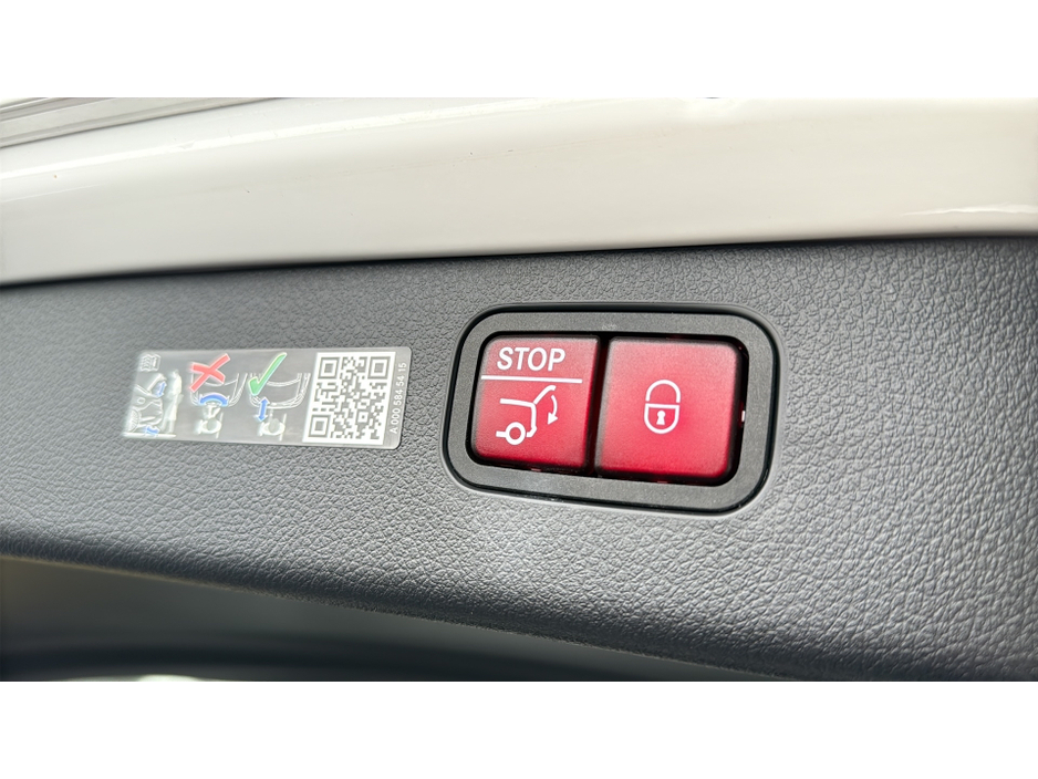 2024 Mercedes-Benz C Class 2L Petrol Plug-in Hybrid For Sale Images