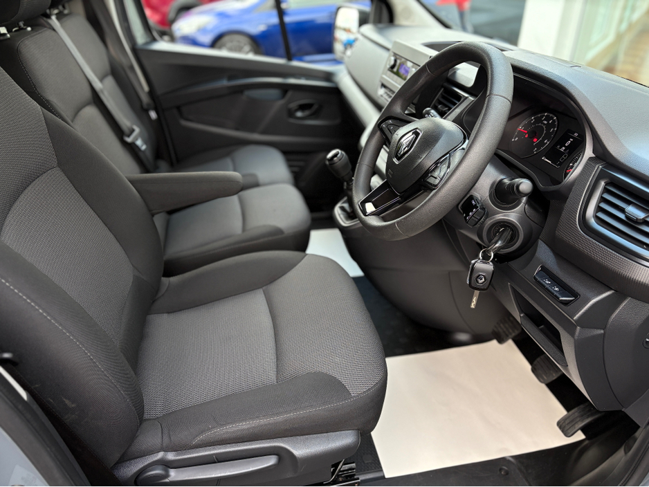 2022 Renault Trafic 2L Diesel For Sale Images