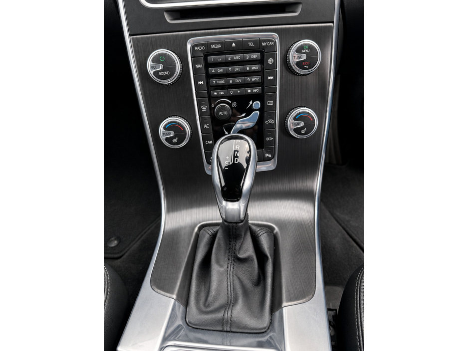 2016 Volvo V60 2L Diesel For Sale Images