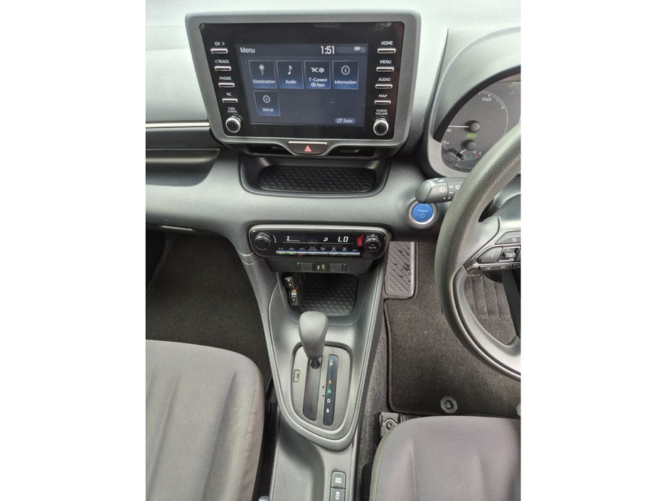 Toyota Yaris 1.5 HYBRID / X SPEC / BEST SMALL CAR ON THE ROAD / TAX €150 — thumbnail 25