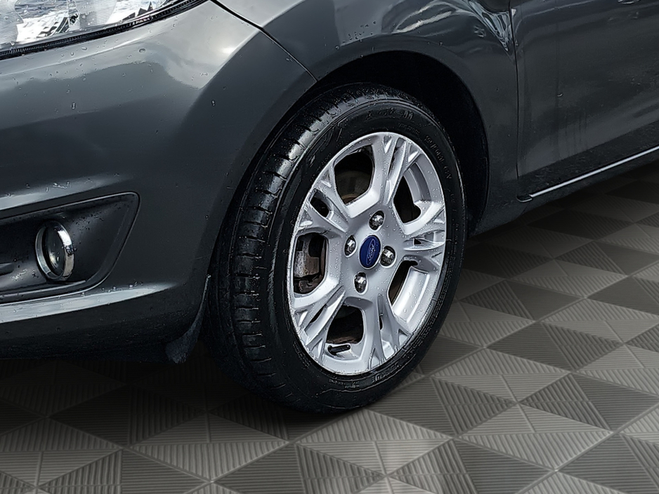 Ford Fiesta ZETEC 1.25 60PS M5 5DR MCA 4DR — thumbnail 8