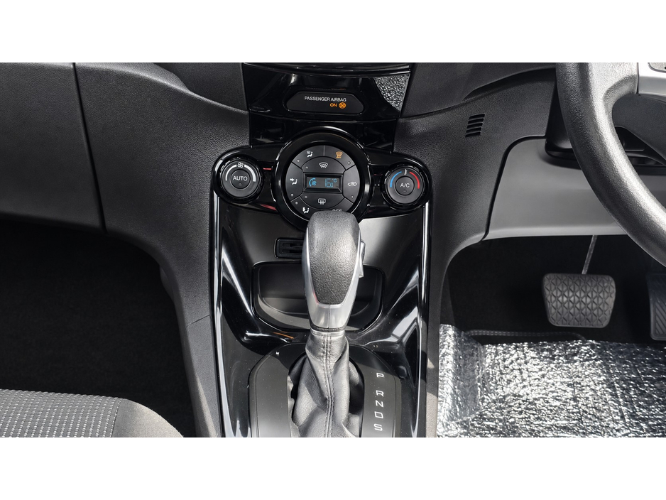 Ford Fiesta 2016 Ford Fiesta 1.0L  Auto *High Spec* — thumbnail 29