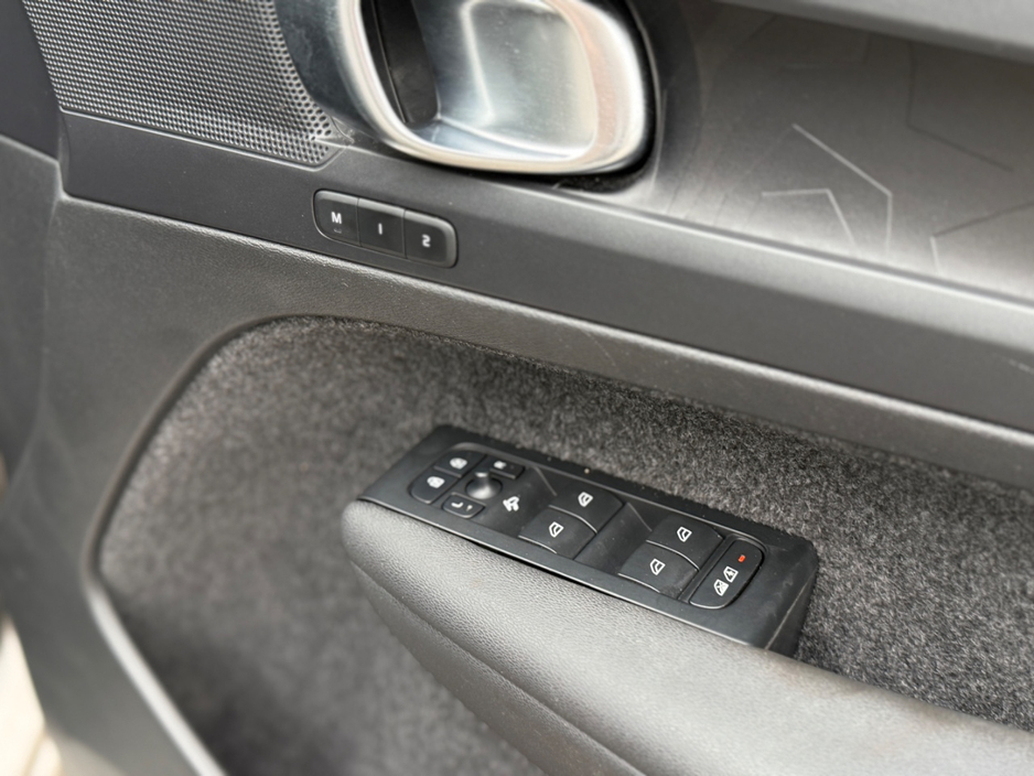 2022 Volvo XC40 1.5L Petrol Plug-in Hybrid For Sale Images