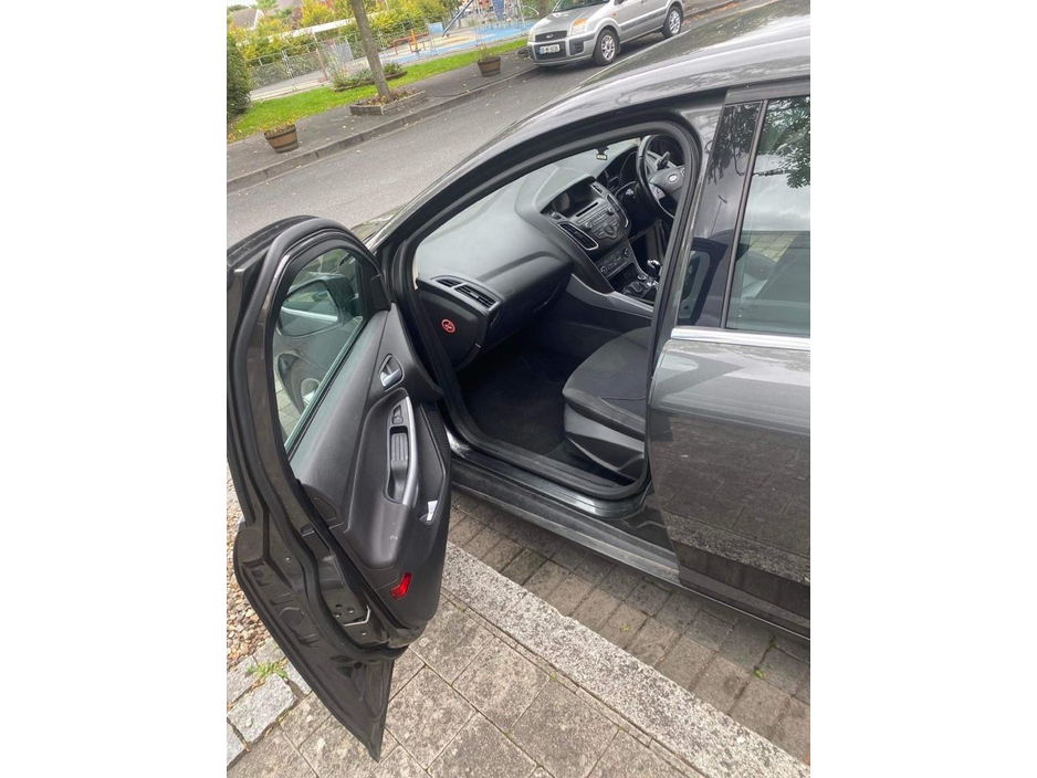 Ford Focus 1.6 Zetec Saloon Diesel Manual (95bhp) — thumbnail 13