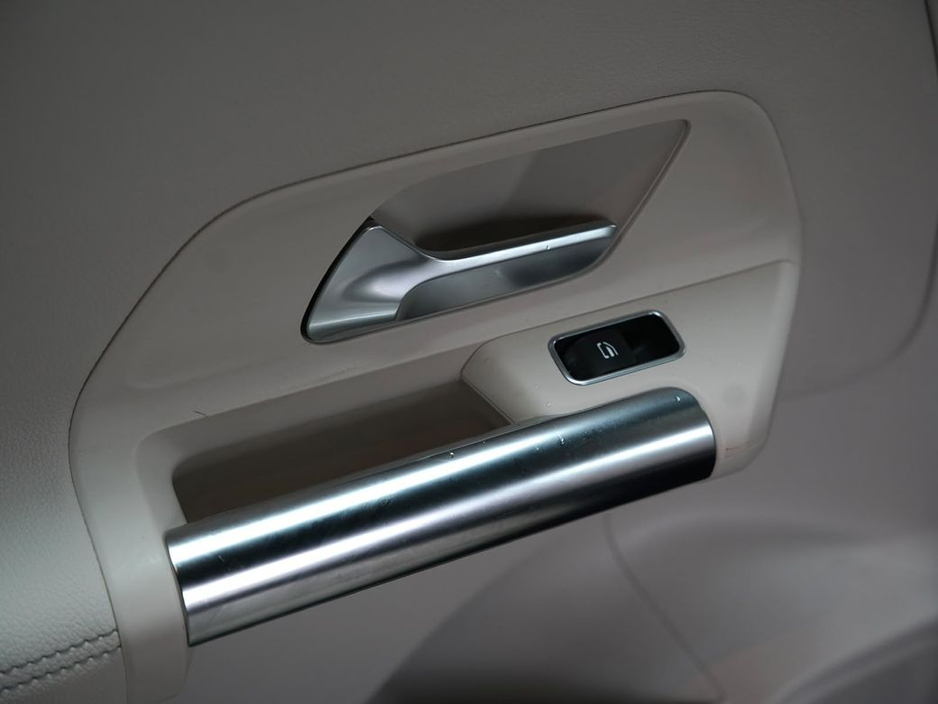 Mercedes-Benz GLA Class D 5DR Auto — thumbnail 26