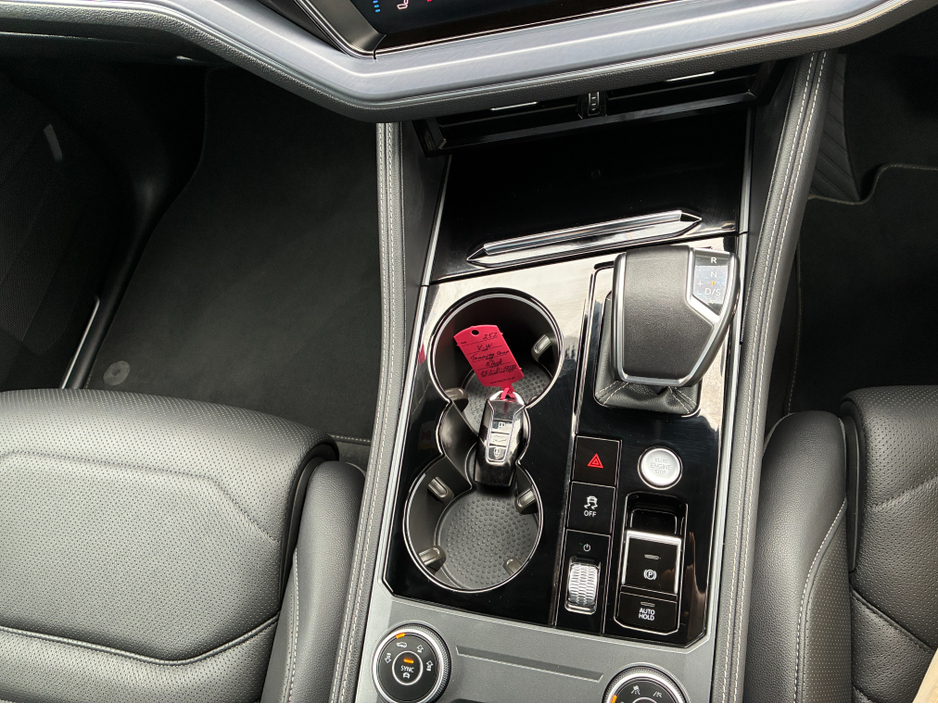 2025 Volkswagen Touareg 3L Diesel For Sale Images