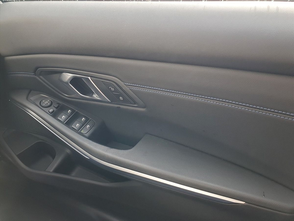 BMW 3 Series 320d M Sport — thumbnail 23