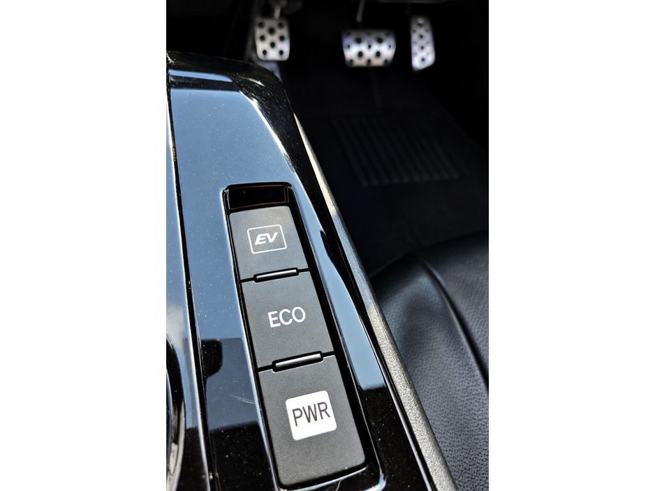 2016 Toyota Prius 1.8L Petrol Hybrid For Sale Images