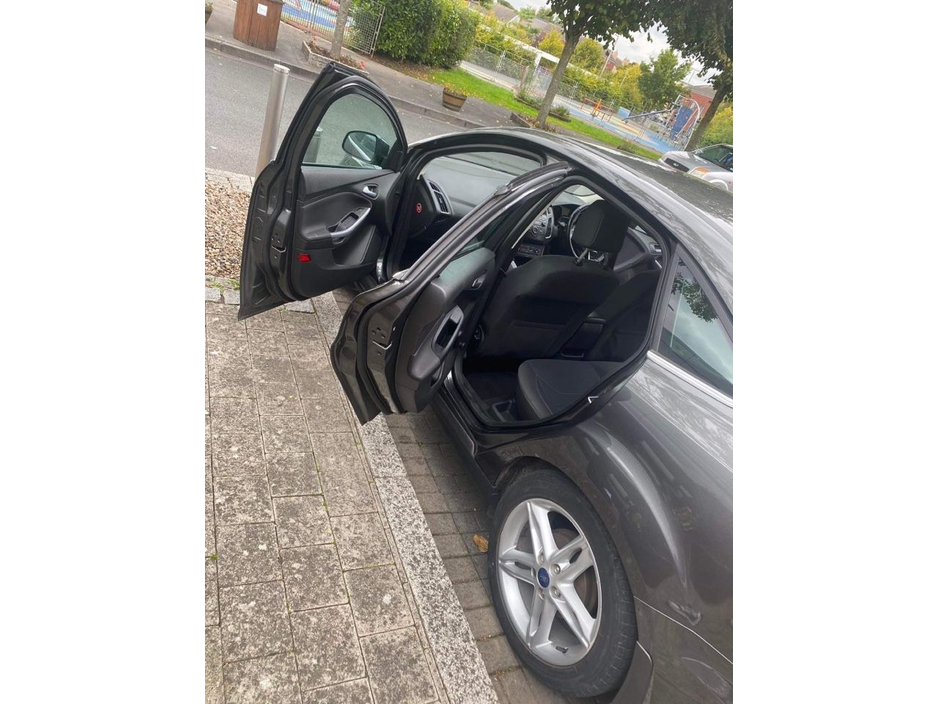 Ford Focus 1.6 Zetec Saloon Diesel Manual (95bhp) — thumbnail 10