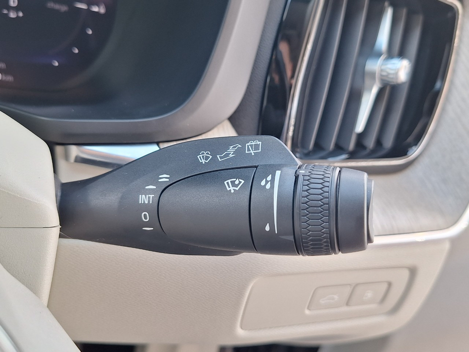 2023 Volvo XC60 2L Petrol Plug-in Hybrid For Sale Images