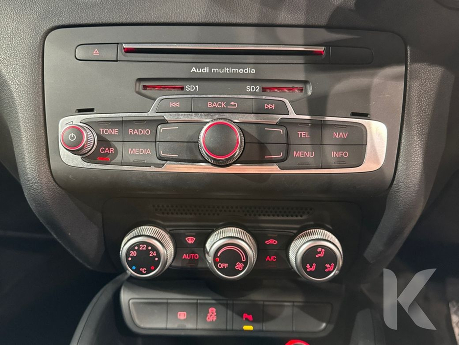 Audi A1 1.0 - AUTOMATIC - ALLOY WHEELS - HEATING / AC CONTROLS - FRONT/REAR PARKING AID - MULTI FUNCTION STEERING WHEEL — thumbnail 16