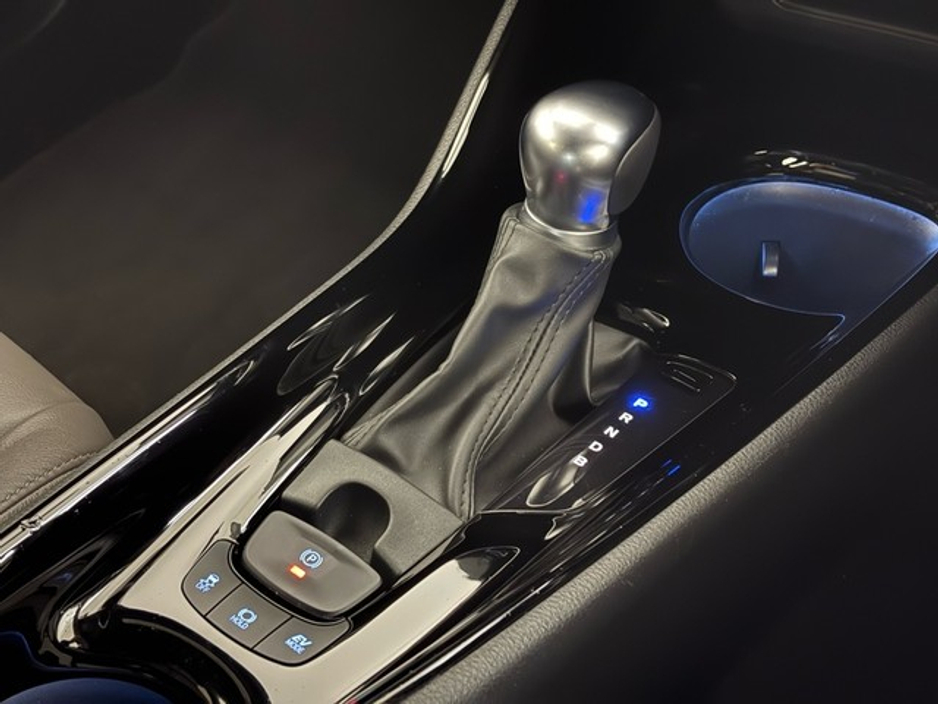 Toyota C-HR Hybrid Sol — thumbnail 14