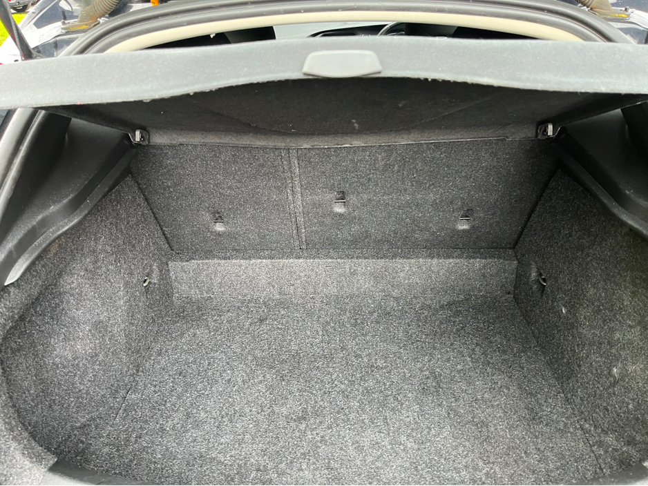 2016 Volvo V40 2L Petrol For Sale Images