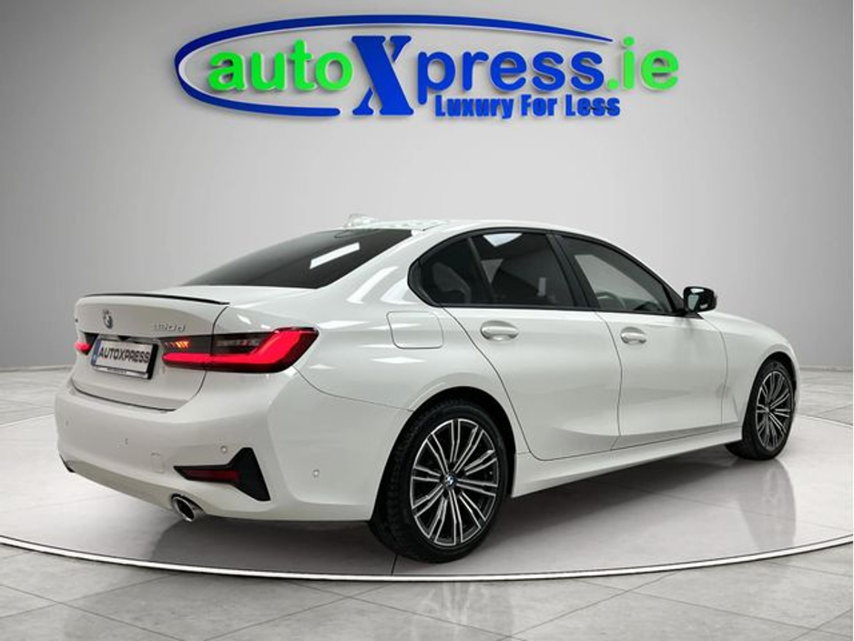 BMW 3 Series 320d xDrive 4WD — thumbnail 13
