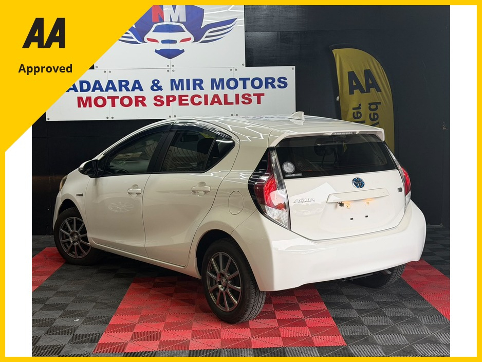 Toyota Aqua Hybrid — thumbnail 11