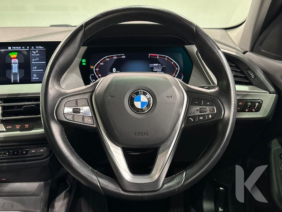 BMW 1 Series 1.5 AUTOMATIC - NEW MODEL - PLAY EDITION - FACTORY ALLOYS - REAR CAMERA - ELECTRIC SEATS — thumbnail 21