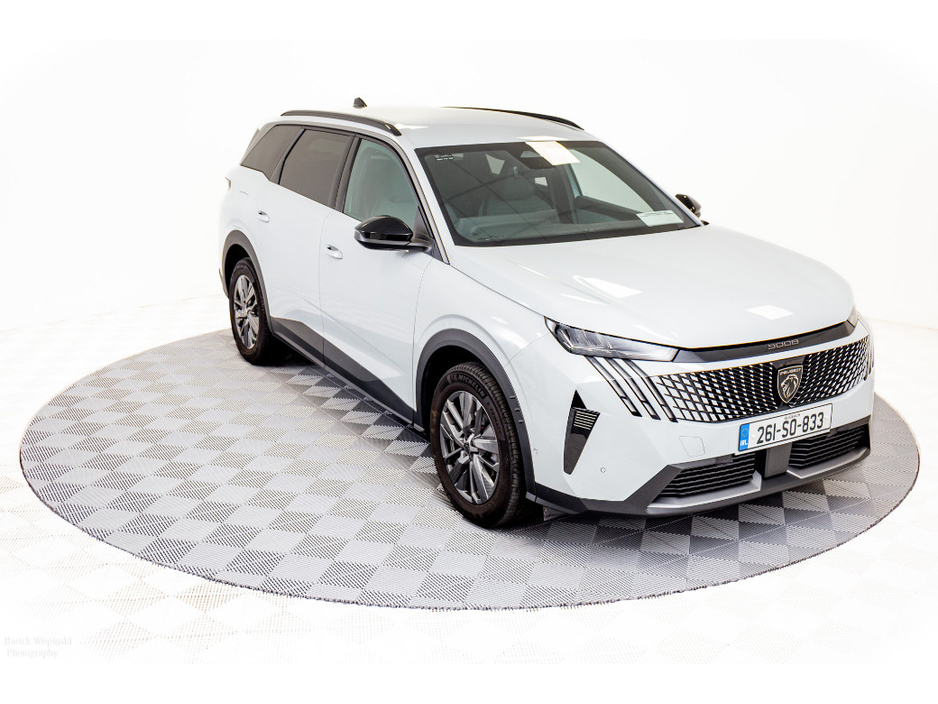 Peugeot 5008 Allure Hybrid Auto 145HP