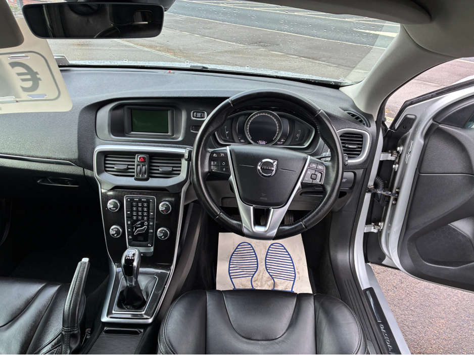 2018 Volvo V40 2L Diesel For Sale Images