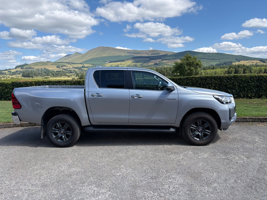 2025 Toyota Hilux For Sale Images