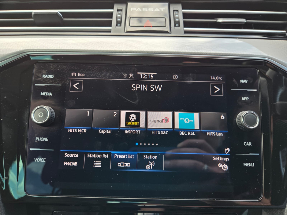 2022 Volkswagen Passat 1.4L Hybrid For Sale Images