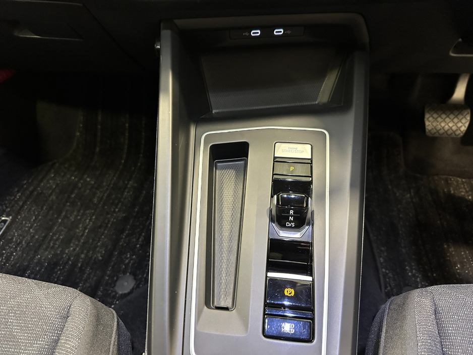 2021 Volkswagen Golf 1L Petrol For Sale Images