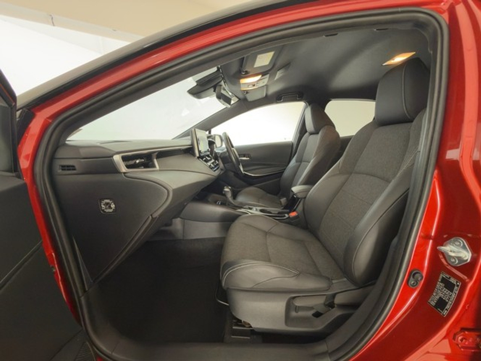 Toyota Corolla Luna Sport Hybrid Hatchback — thumbnail 6