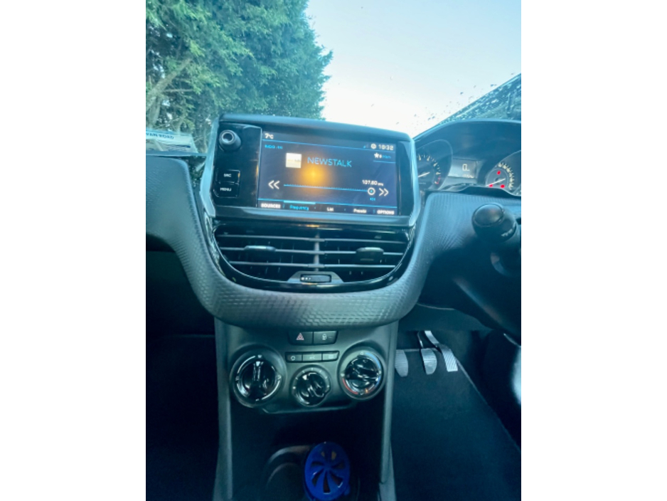 Peugeot 208 ACTIVE 1.2 82 4DR — thumbnail 9