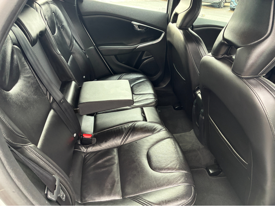2018 Volvo V40 2L Diesel For Sale Images