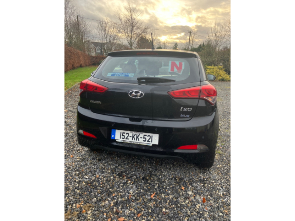 Hyundai i20 1.7 Executive Saloon Petrol Manual (116bhp) — thumbnail 2