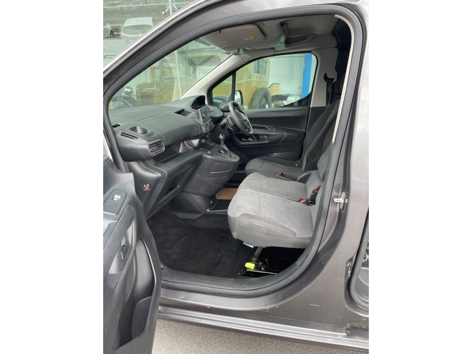 2022 Peugeot Partner 1.5L Diesel For Sale Images