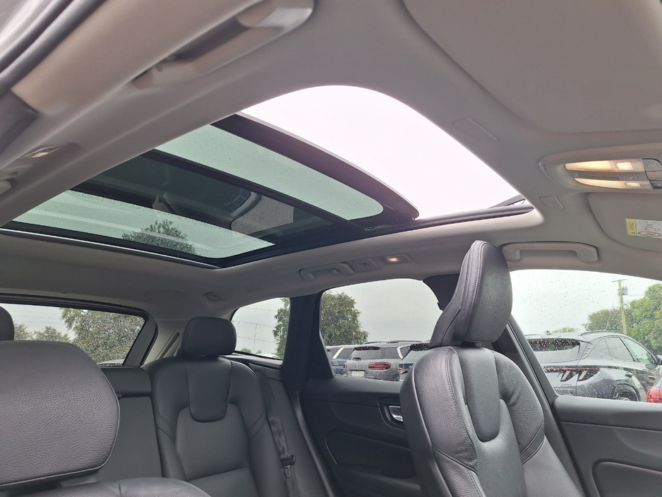 2023 Volvo XC60 2L Petrol Plug-in Hybrid For Sale Images