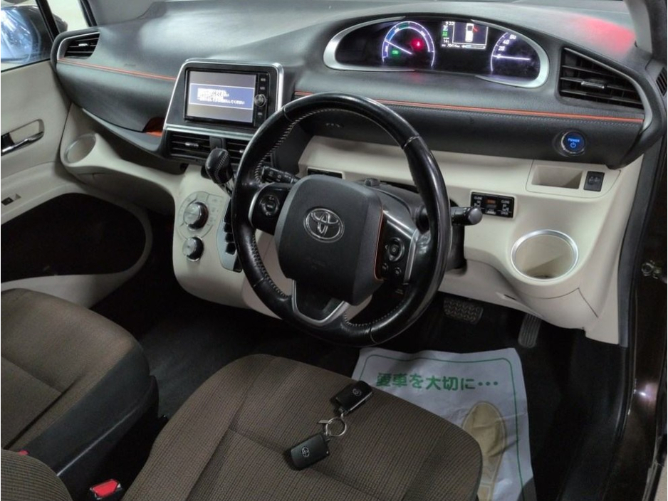Toyota Sienta 1.5 Petrol Hybrid Auto — thumbnail 5