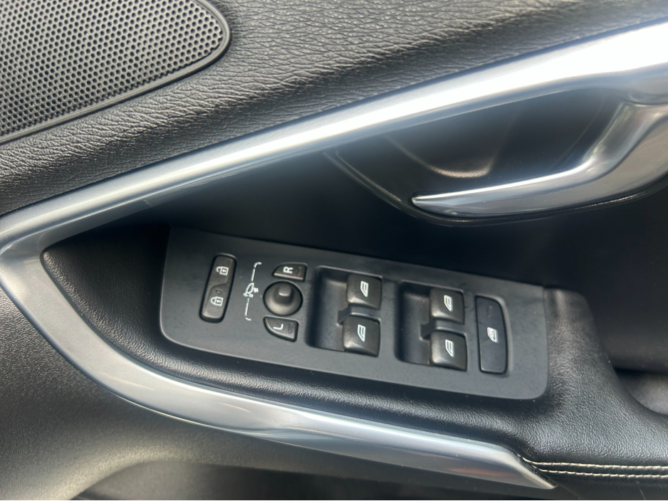 2015 Volvo V40 2L Diesel For Sale Images