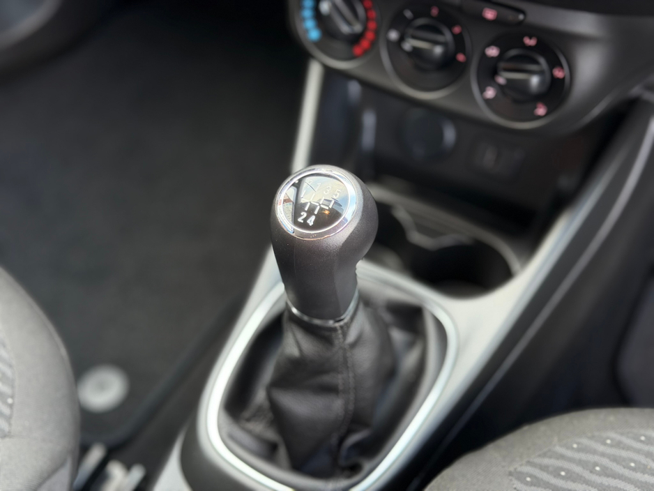 Opel Corsa 1.4 SC 3DR - VERY LOW KMS — thumbnail 12