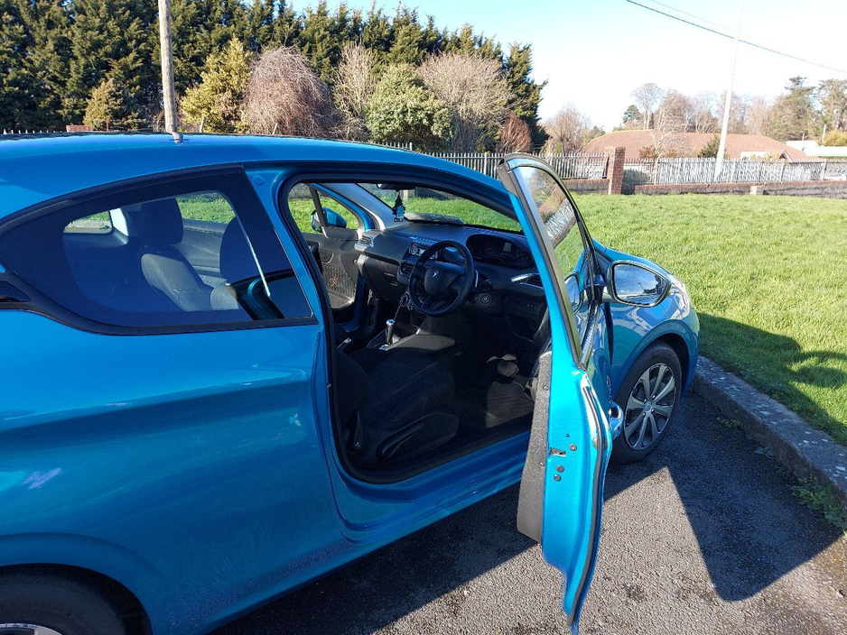 Peugeot 208 1.4 eHDI Access Hatchback Diesel Automatic (68bhp) — thumbnail 8