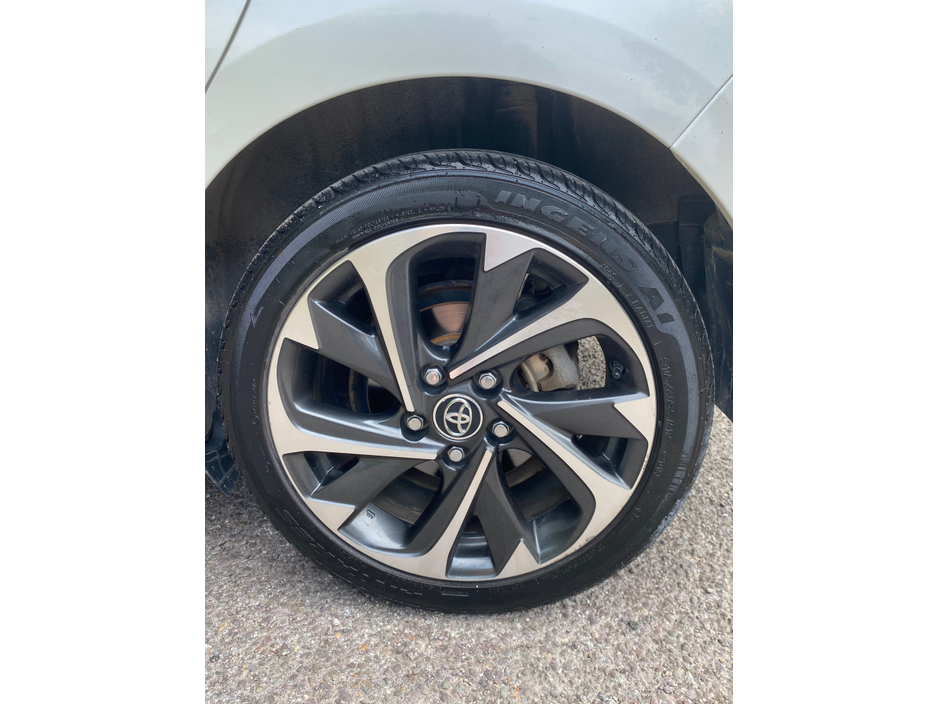 2017 Toyota Auris 1.8L Hybrid For Sale Images