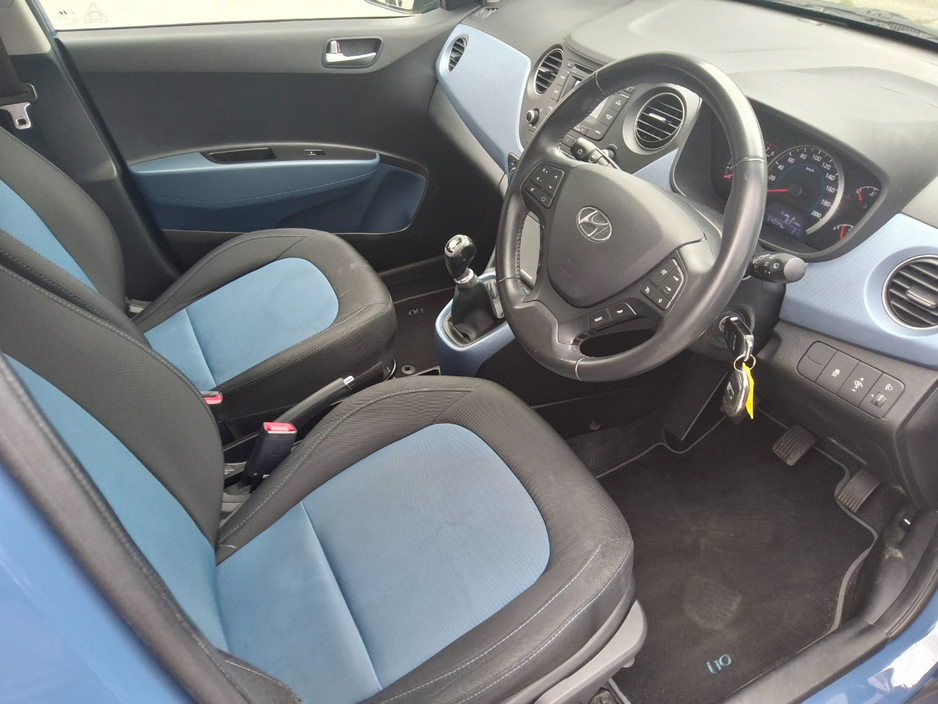 Hyundai i10 DELUXE - Only 54,000 Km - 1 Owner From New - — thumbnail 6