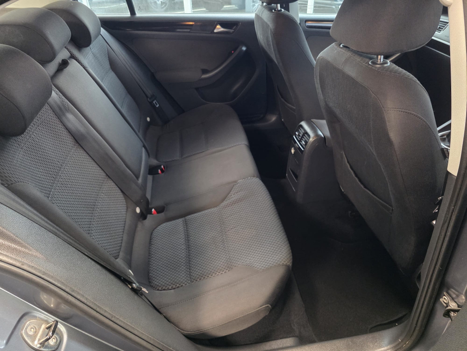 2011 Volkswagen Jetta 1.6L Diesel For Sale Images