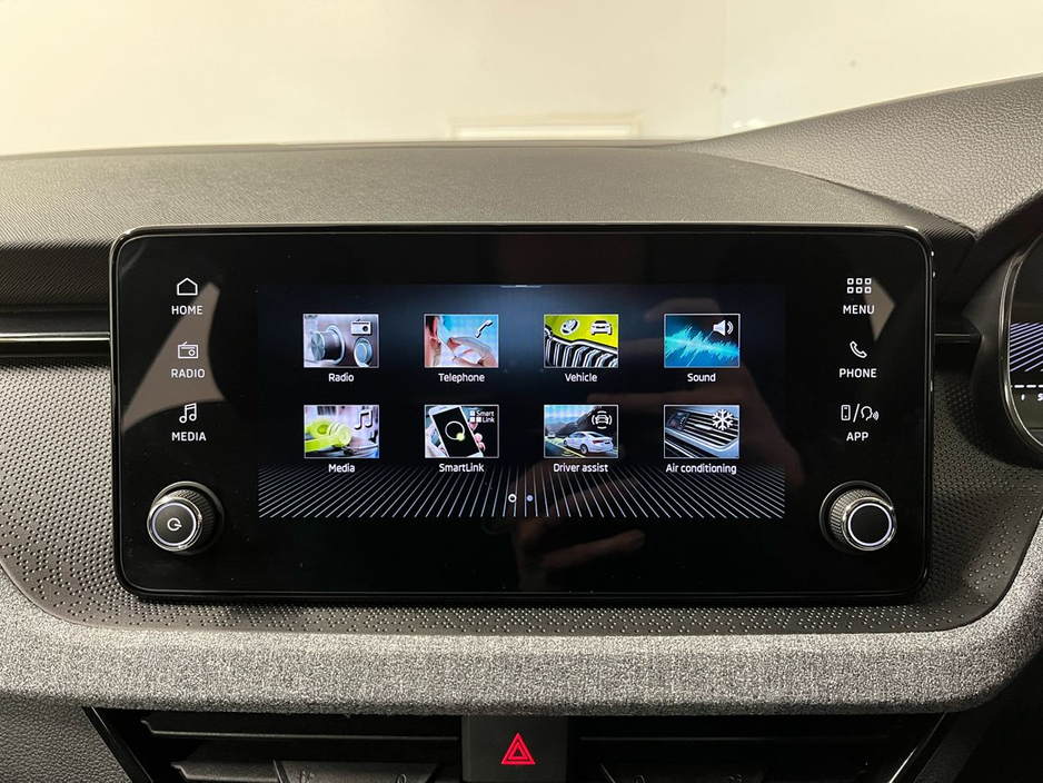 Skoda Kamiq Selection 1.0TSI 115HP - Parking Sensors - Climate Control - Cruise Control - Auto Lights/Wipers - Apple CarPlay/Android Auto — thumbnail 16
