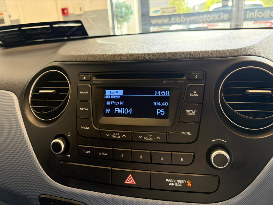 Hyundai i10 1.0 Deluxe Auto 4DR. Irish Car, NCT & TAX, 2Keys, Bluetooth, MFSW, Air Conditioning, Irish Radio, Alloy Wheels, Folding Rear Seats, Luggage Cover, USB/AUX and more. — thumbnail 22