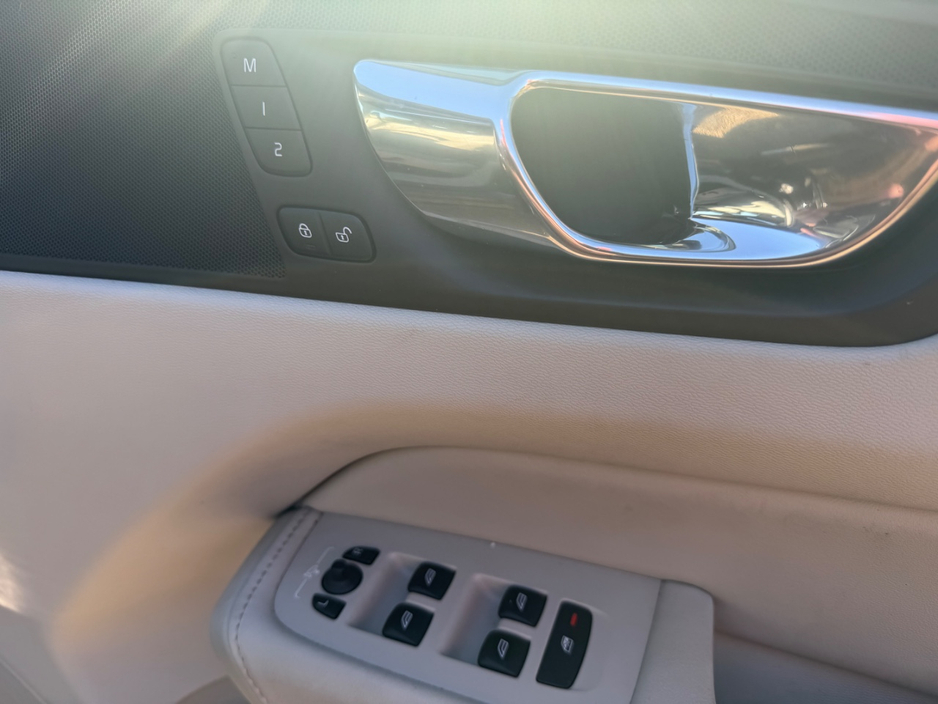 2017 Volvo XC60 2L Diesel For Sale Images