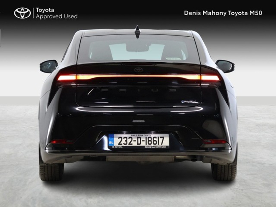 Toyota Prius Plug-In Hybrid — thumbnail 4