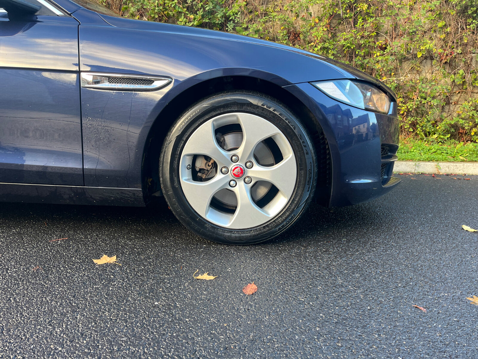 Jaguar XE 2.0 D Prestige Manual 180PS — thumbnail 4