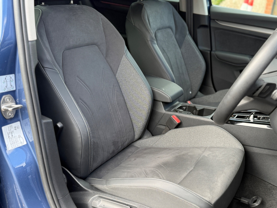 2024 Volkswagen Golf 1.5L Petrol Plug-in Hybrid For Sale Images