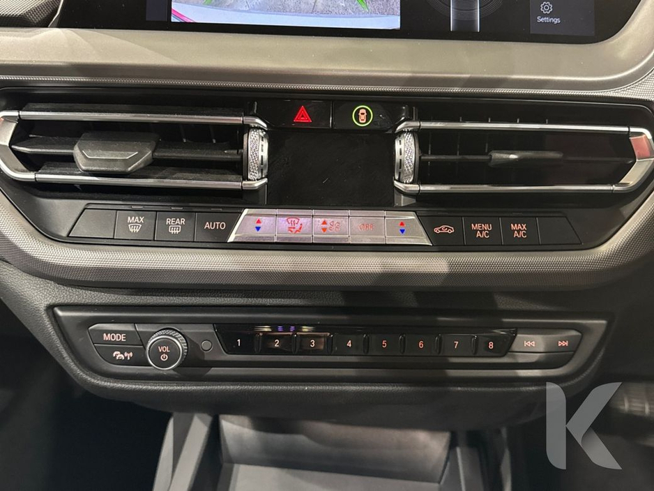 BMW 1 Series 1.5 AUTOMATIC - ALLOY WHEELS - CRUISE CONTROL - DRIVING ASSIST - ELECTRIC SEATS - REAR CAMERA - MULTI FUNCTION STEERING WHEEL — thumbnail 23