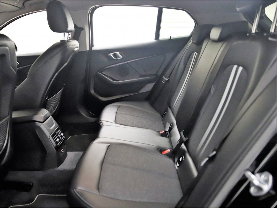 BMW 1 Series 118I SE SPORT *HALF LEATHER SPORT SEATS* — thumbnail 16