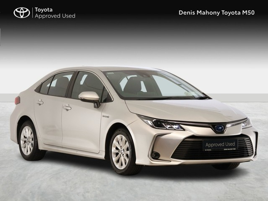 Toyota Corolla Luna Hybrid Saloon